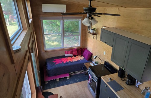 Feura Bush Maison | Tiny Home w/Hot Tub and Sunset View!