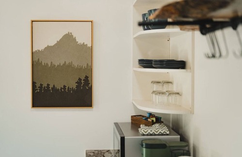 Lewis County Maison | Tiny Home w/Hot Tub-Fire Pit-AC