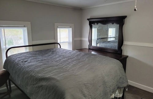 Indian Orchard Maison | Tiny Home with AC and WiFi in lovely Ludlow
