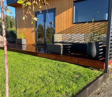 Lowburn Maison | Tiny home with mountain and orchard views