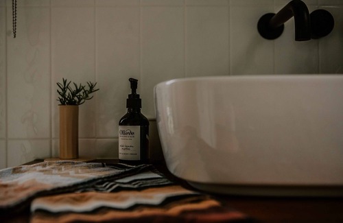 Grevillia Lit Et Petit-Déjeuner | Tiny Home with outdoor heated pool (Pet-Friendly!)