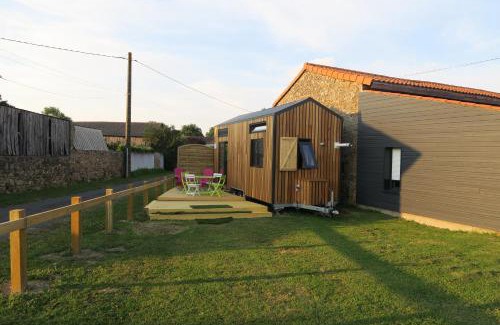 Yzernay Chalet De Ski | Tiny House à 30 min du Puy du Fou jusqu'à 6 personnes
