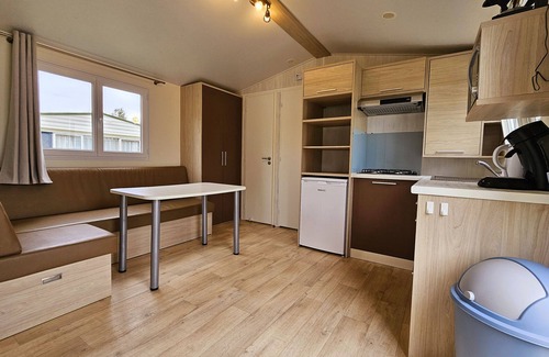 Geraardsbergen Chalet De Ski | Tiny house 6B by pond - ideal for expats, entrepreneurs & nature lovers