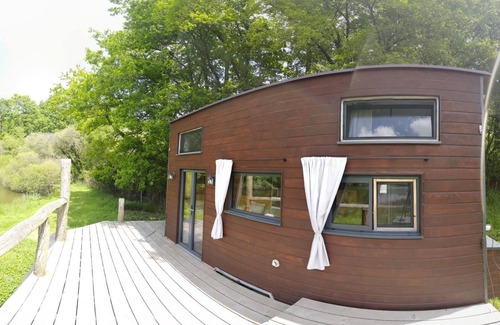 Saint-Bazile Maison | Tiny House au Bord D'un Étang - Terra Nostra