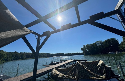 Wernsdorf Maison | Tiny house by the lake! Lakeside yard with an own jetty and sauna!