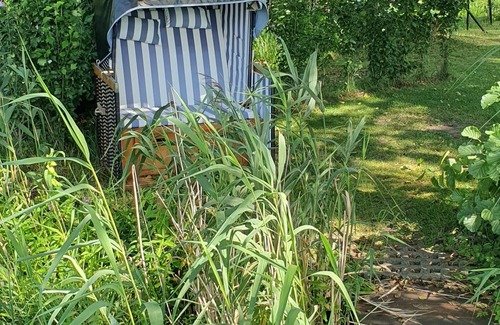 Wernsdorf Maison | Tiny house with outdoor chimney and an own water jetty at the lakeside.