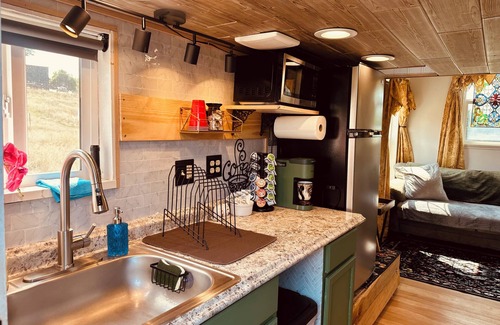 Battle Ground Maison | Tiny House Farm Stay In Battle Ground Dogs Welcome