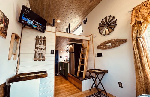 Battle Ground Maison | Tiny House Farm Stay In Battle Ground Dogs Welcome