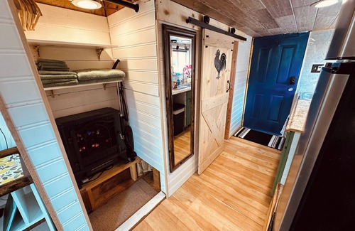 Battle Ground Maison | Tiny House Farm Stay In Battle Ground Dogs Welcome