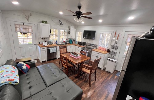 Etoile Cabine | Tiny house in Etoile steps from Lake Sam Rayburn