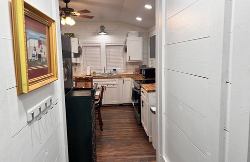 Etoile Cabine | Tiny house in Etoile steps from Lake Sam Rayburn