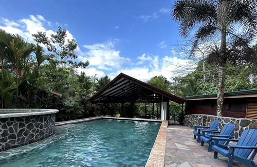 Palma Cabine | Tiny House in La Fortuna with Jacuzzi and Pool