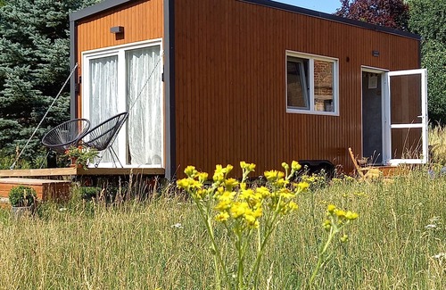 Werder upon Havel Maison | Tiny house in the middle of the village, tiny house in the countryside, the church bells wake you up