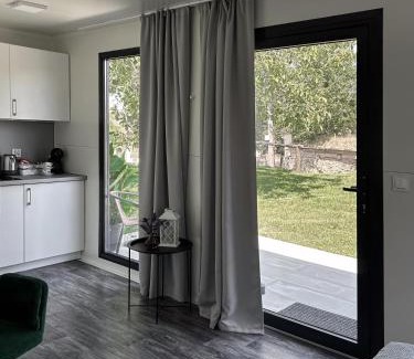 Kobyli Appartement | TINY HOUSE mezi sklepy