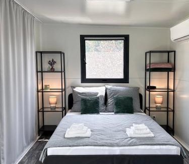 Kobyli Appartement | TINY HOUSE mezi sklepy