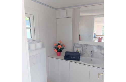 Priort Appartement | Tiny house, sleeping gallery with double bed, small kitchen, max. 2 adults 1 child