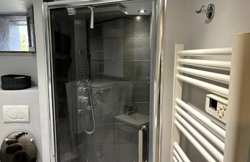 Feigeres Appartement | Tiny House - Riviere et nature - espace ext