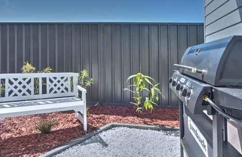 Sanctuary Point Cabine | Tiny House Stayz Stay for 3 Pay for 2! - House 5