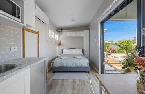 Sanctuary Point Maison | Tiny House Stayz Stay for 3 Pay for 2! - House 4