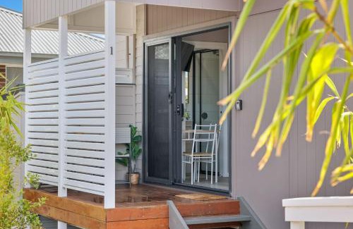 Sanctuary Point Maison | Tiny House Stayz Stay for 3 Pay for 2! - House 4