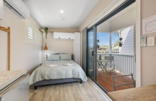 Sanctuary Point Maison | Tiny House Stayz Stay for 3 Pay for 2! - House 4