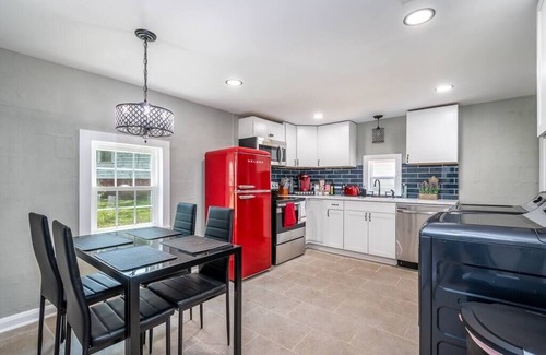 Mount Holly Maison | Tiny House w/ 1st Class Amenities- 12 Min to CLT
