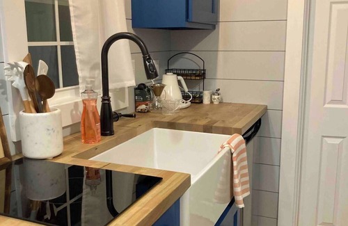 Poplar Ridge Maison | Tiny house w/ views, local amenities and charm.
