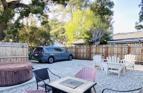 Porter Ranch Maison | Tiny House with 2 bathrooms, good up to 4 guests!