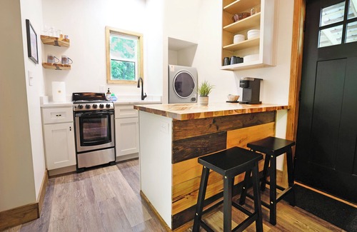 Bynum Maison | Tiny Tarheel: Cozy Retreat Near UNC-Tiny House