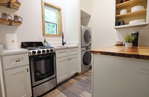 Bynum Maison | Tiny Tarheel: Cozy Retreat Near UNC-Tiny House