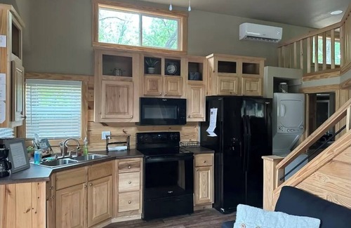 Pottsboro Cabine | Tiny Texoma Treasure: Your Wooded, Lakeside Wonderland