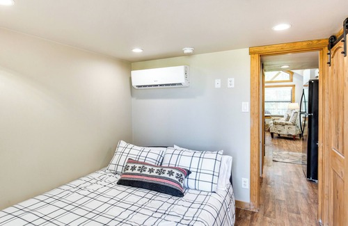 Golden Maison | Tiny Vacation Rental Home ~ 12 Mi to Lake Fork!