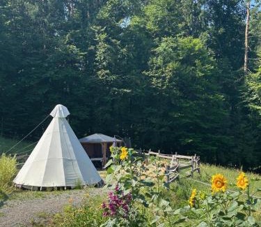 Hartl Chalet De Ski | Tipi-Glamping am Gut Kunterbunt