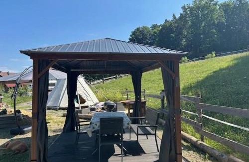 Hartl Chalet De Ski | Tipi-Glamping am Gut Kunterbunt