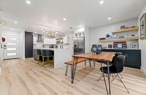 Dallas Maison | Gorgeous 3 Bedroom Modern Home w/ POOL & DECK!