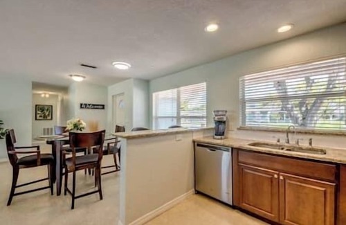 Fort Myers Maison | TIPSY TIKI - Pool, Canal, Outdoor Bar, King Bed