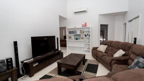 Horseshoe Bay Maison | Tiramula Lodge Holiday House