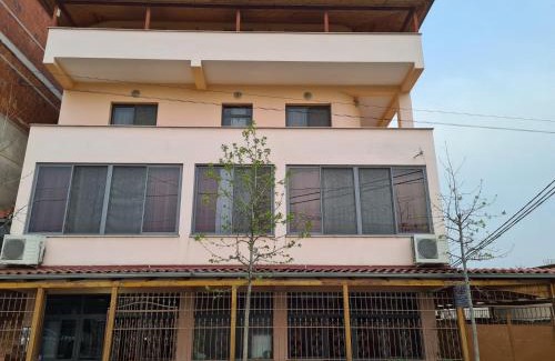 Kamez Maison | Tirane Tranquility Cottage