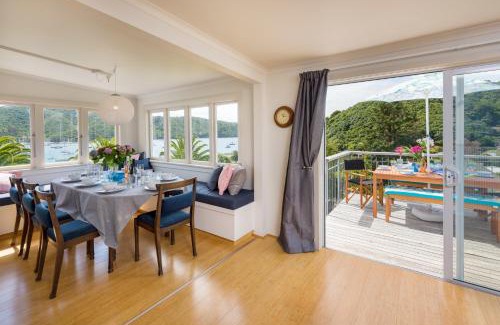 Waikawa Bay Maison | Tirohanga Wai - Waikawa Holiday Home