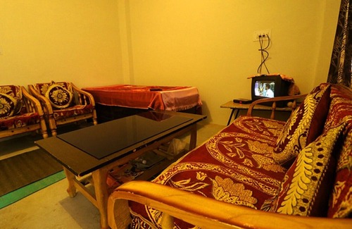 Gushaini Maison | TIRTHAN HILL TOP Chambre Standard A