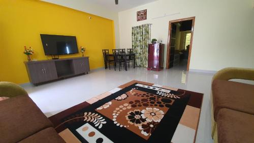 Tirupati Appartement | Tirupati Homestay - 2BHK AC Family Apartments near Alipiri and Kapilatheertham - Walk to A2B Veg Restaurant - WiFi - Android TV - Easy access to Tirumala