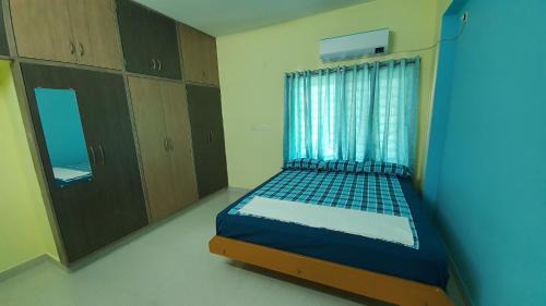 Tirupati Appartement | Tirupati Homestay - 2BHK AC Family Apartments near Alipiri and Kapilatheertham - Walk to A2B Veg Restaurant - WiFi - Android TV - Easy access to Tirumala