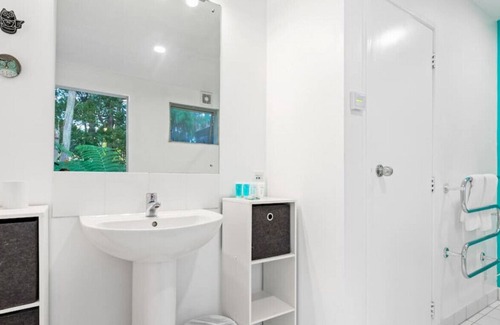Titirangi Maison | Titirangi Artistic Haven | Wifi & Native Trees