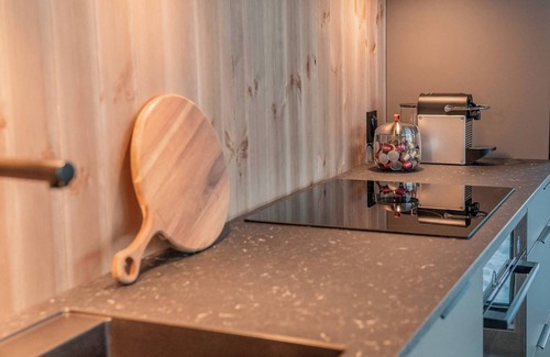 Nes Maison | Tiur, stylish new cabin with hot tub