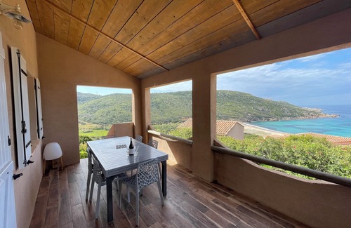 Tizzano Maison | Tizzano: Villa avec vue exceptionnelle sur la mer, à deux pas de la plage.