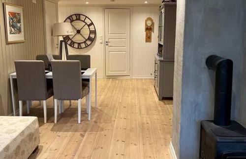 Larvik Appartement | Tjodalyng - ved Viksfjord - sokkelleilighet