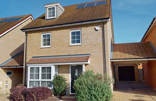 Stanford-le-Hope Maison | Tms Lovely 5-Bed House in Stanford-le-Hope