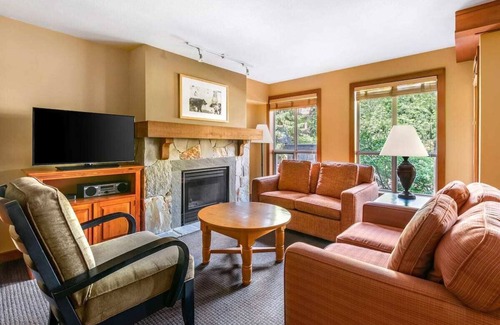 Upper Village Station Balnéaire | tnLuxurious 2 bedroom family aptt. in a ski resort Whistler BC - upper village