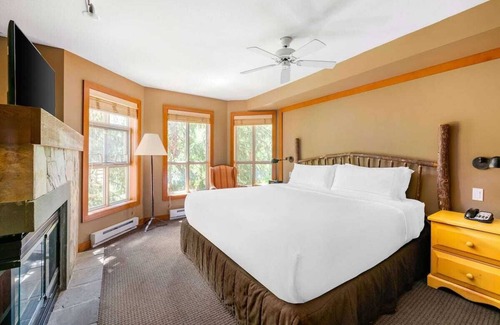 Upper Village Station Balnéaire | tnLuxurious 2 bedroom family aptt. in a ski resort Whistler BC - upper village