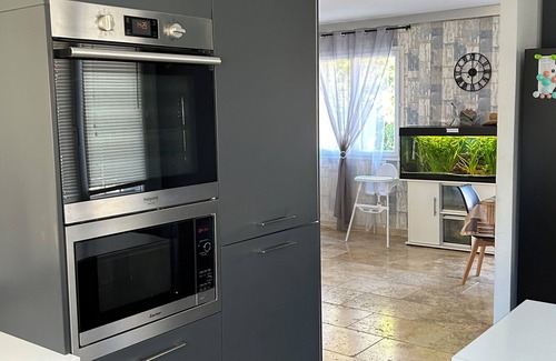 Saint-Come-et-Maruejols Villa | Villa 200m2, 3 suites, patio avec piscine chauffée